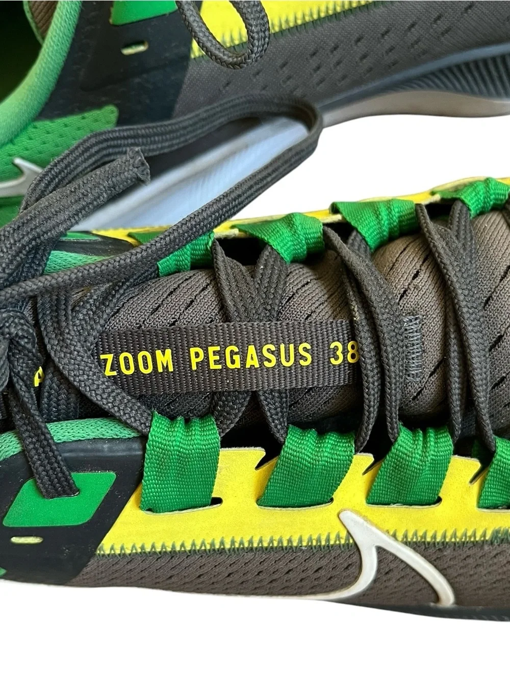 Nike Air Zoom Pegasus 38 Oregon Ducks Mens 12 DJ0840-001 Green & Yellow Sneakers